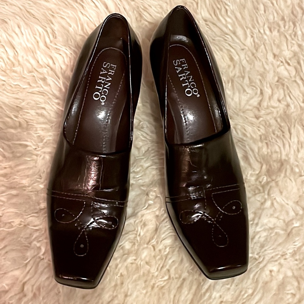 Franco Sarto paten leather pumps. Chic square toe with beautiful stitching W8